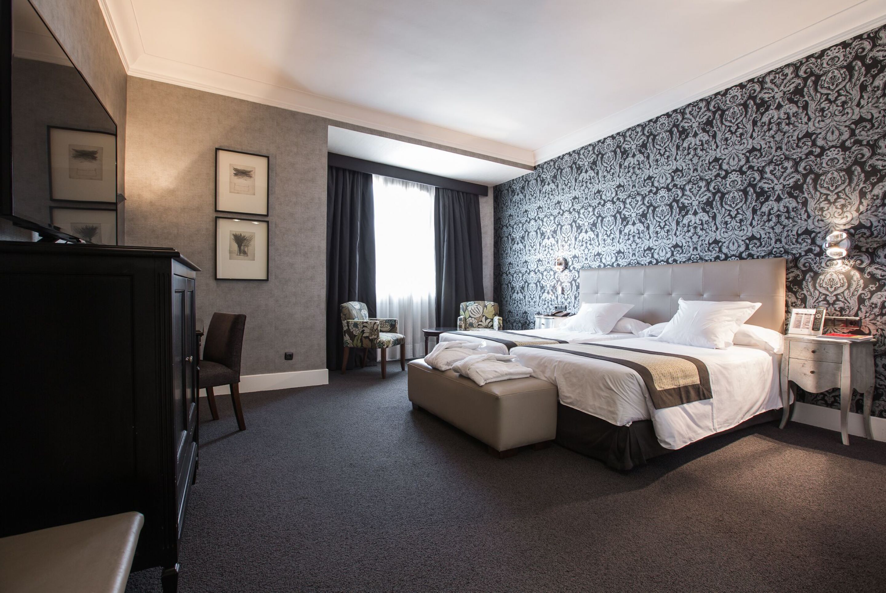 minibar, in-room safe, desk, laptop workspace