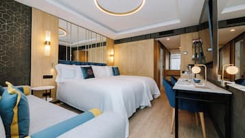 Rom – premium, sjøutsikt | Sengetøy av topp kvalitet, minibar, safe på rommet og skrivebord