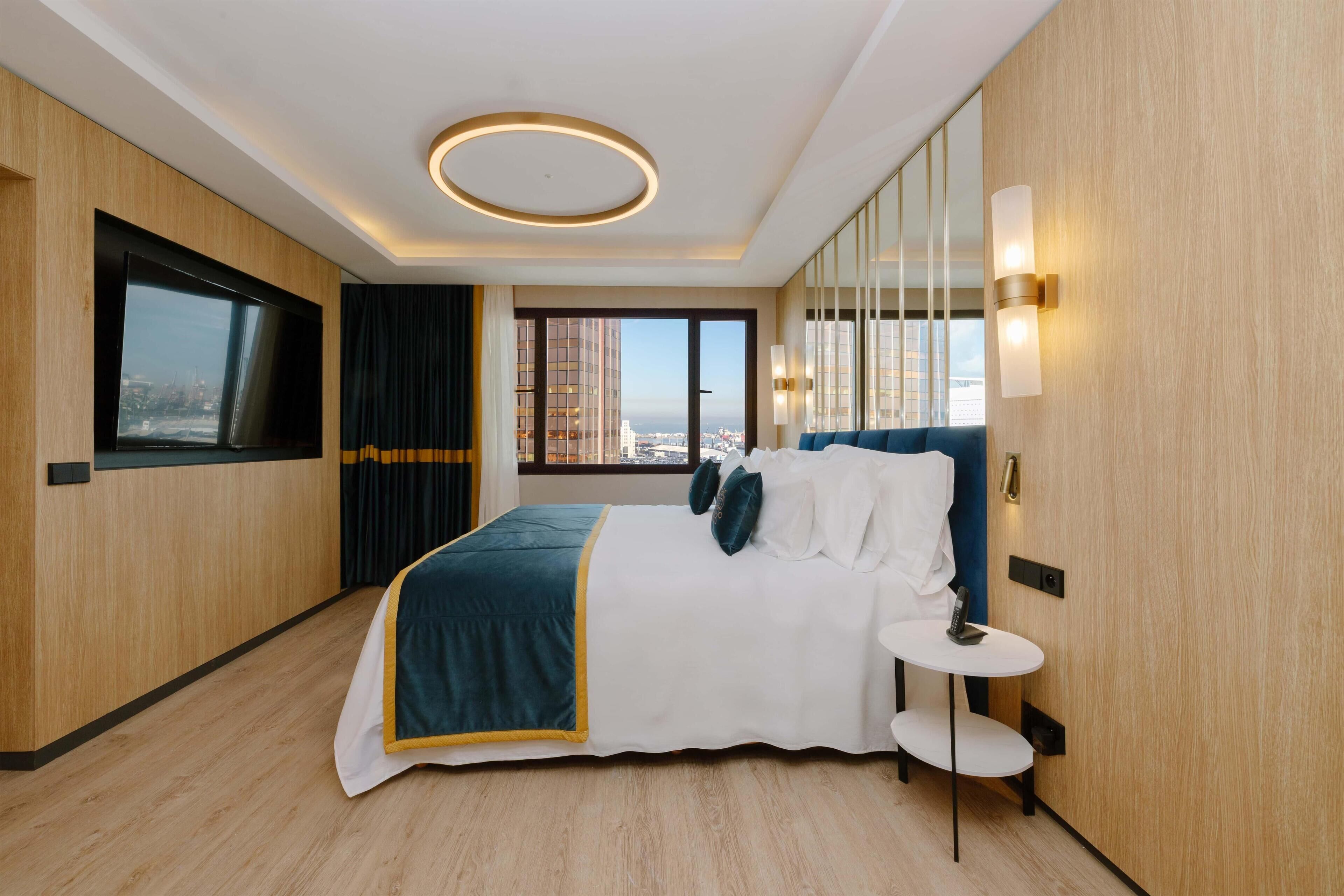 Suite presidencial | Ropa de cama de alta calidad, minibar, caja fuerte y escritorio