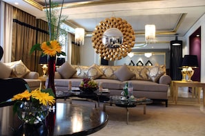 Royal Suite | Living area | 32-inch flat-screen TV with satellite channels, TV