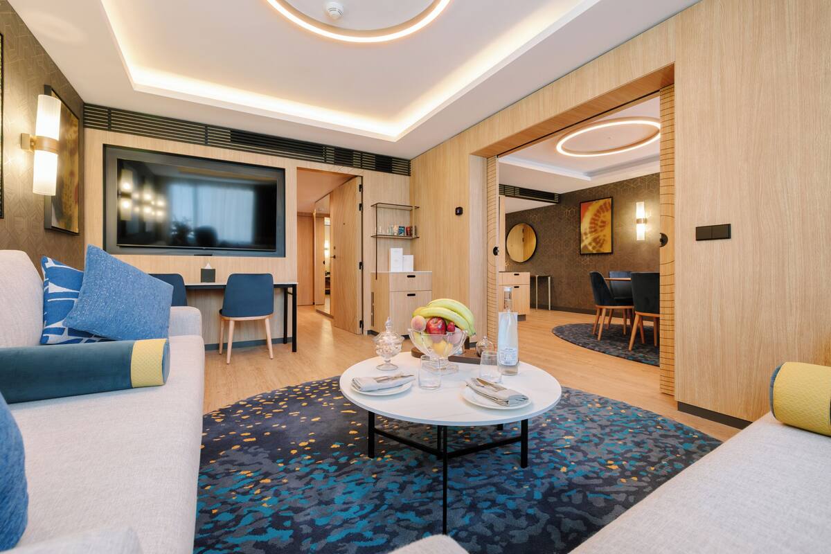 Premium bedding, minibar, in-room safe, desk