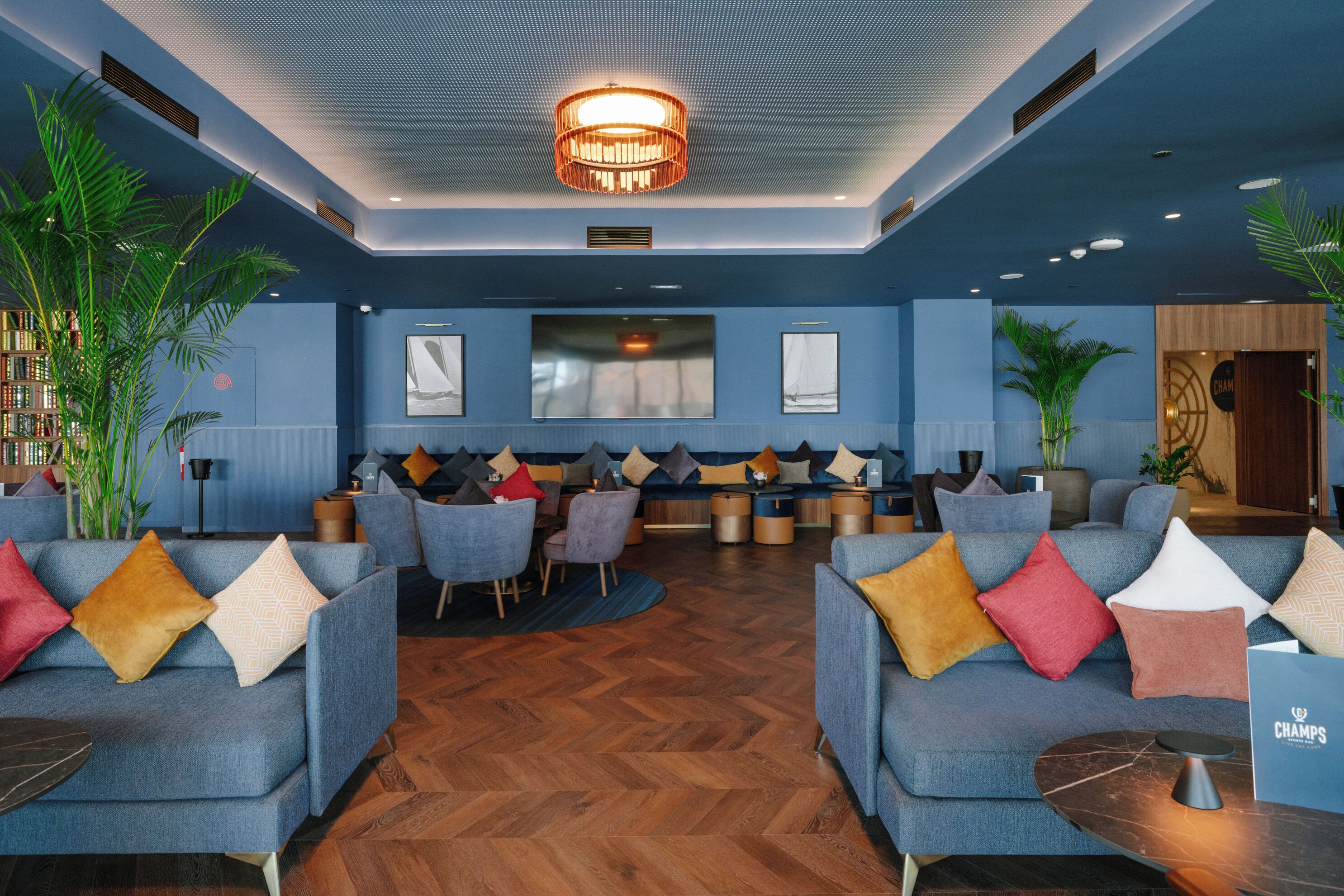 2 bars/lounges, rooftop bar, sports bar