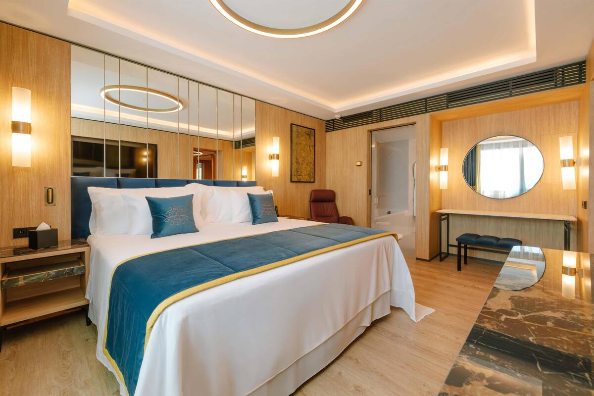 Presidential Suite | Premium bedding, minibar, in-room safe, desk