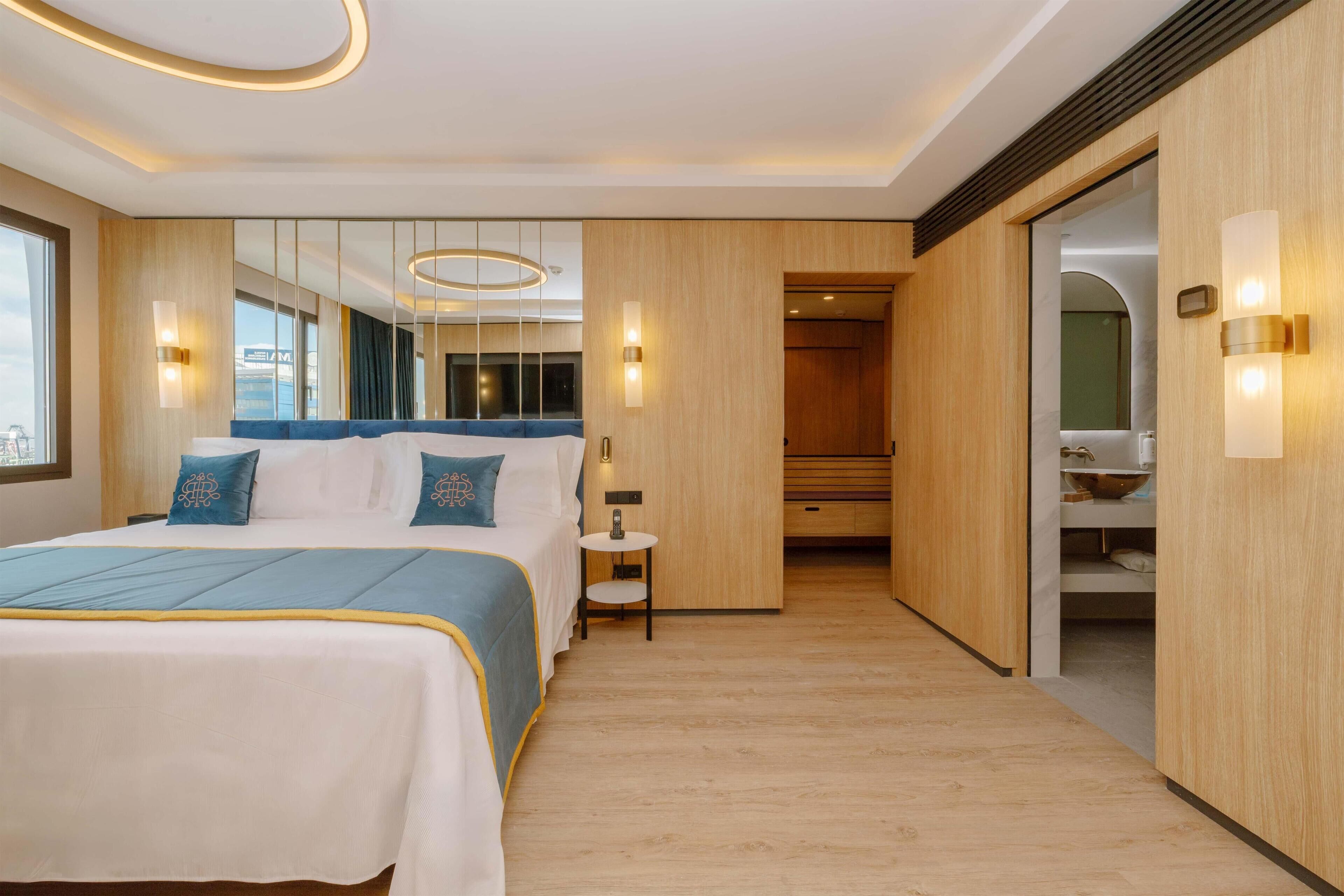 Premium bedding, minibar, in-room safe, desk