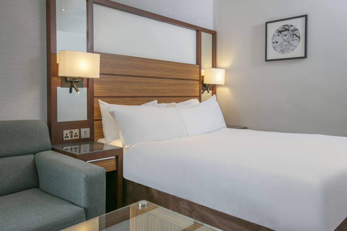 1 bedroom, in-room safe, desk, blackout curtains