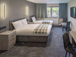 Työpöytä, silitysrauta/-lauta, ilmainen Wi-Fi, vuodevaatteet