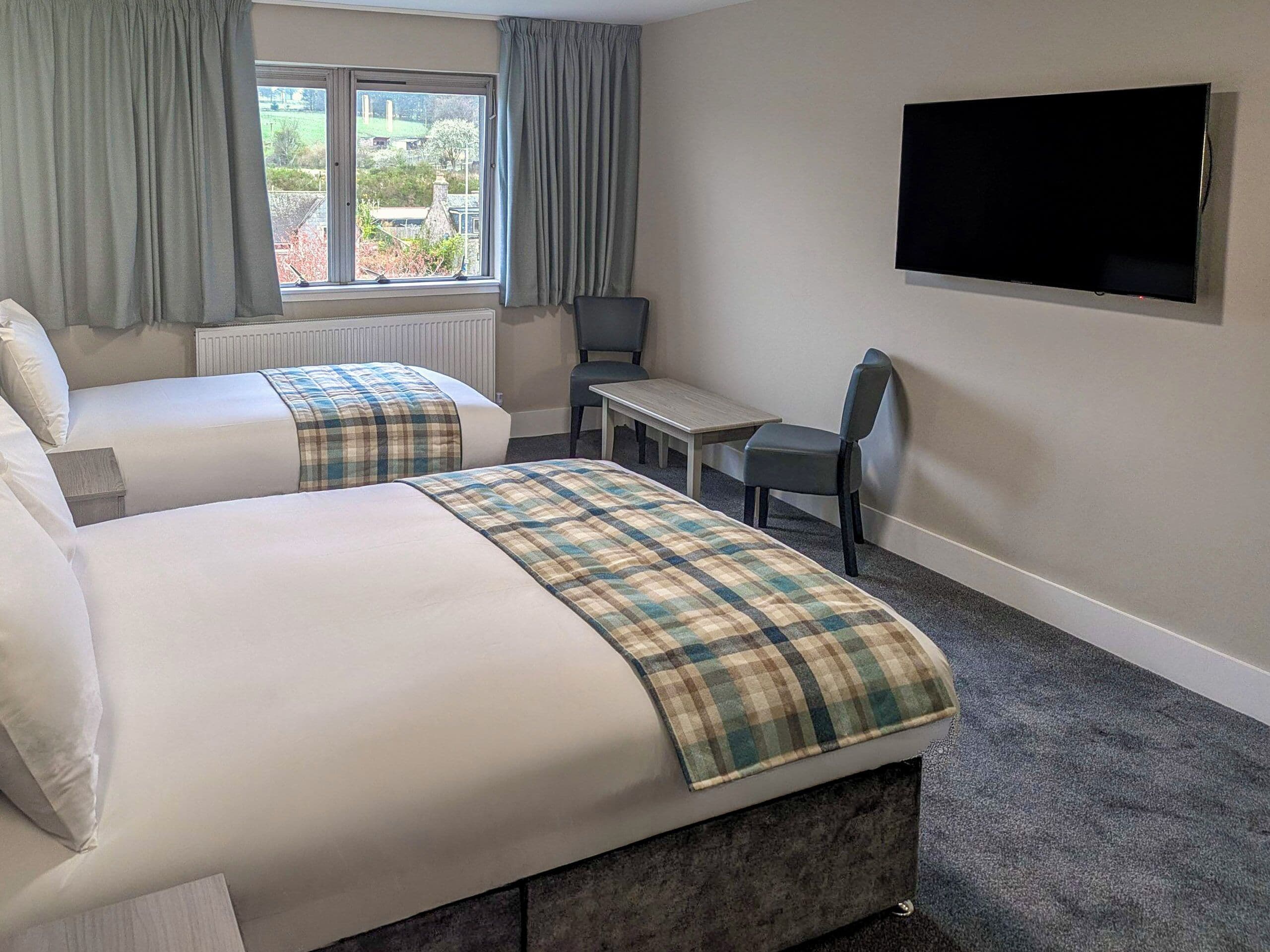 Bureau, fer et planche à repasser, Wi-Fi gratuit, draps fournis