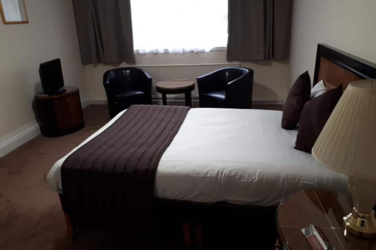 Standard-Doppelzimmer | Schreibtisch, Bügeleisen/Bügelbrett, kostenloses WLAN, Bettwäsche