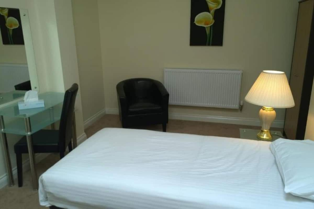 Standard Single Room | Desk, iron/ironing board, WiFi, bed sheets