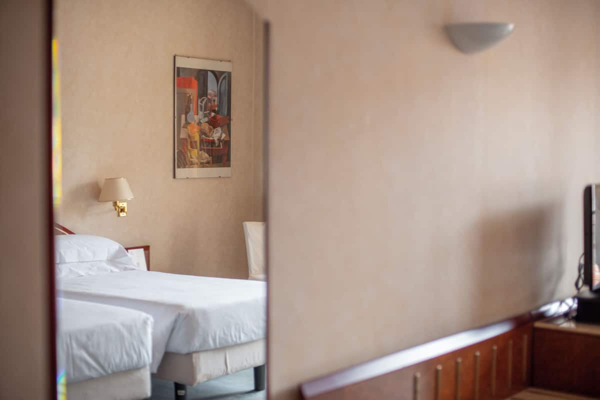 Standard Twin Room | Down comforters, minibar, in-room safe, desk