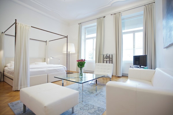 Suite Medium | Roupas de cama premium, frigobar, cofres nos quartos