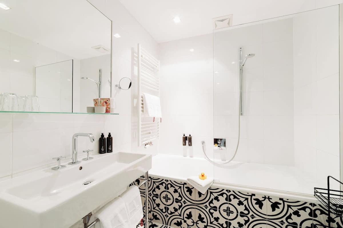 double room medium | bathroom | free toiletries, hair dryer, bathrobes, slippers