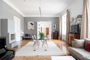 Suite XL | Hochwertige Bettwaren, Minibar, Zimmersafe, individuell dekoriert