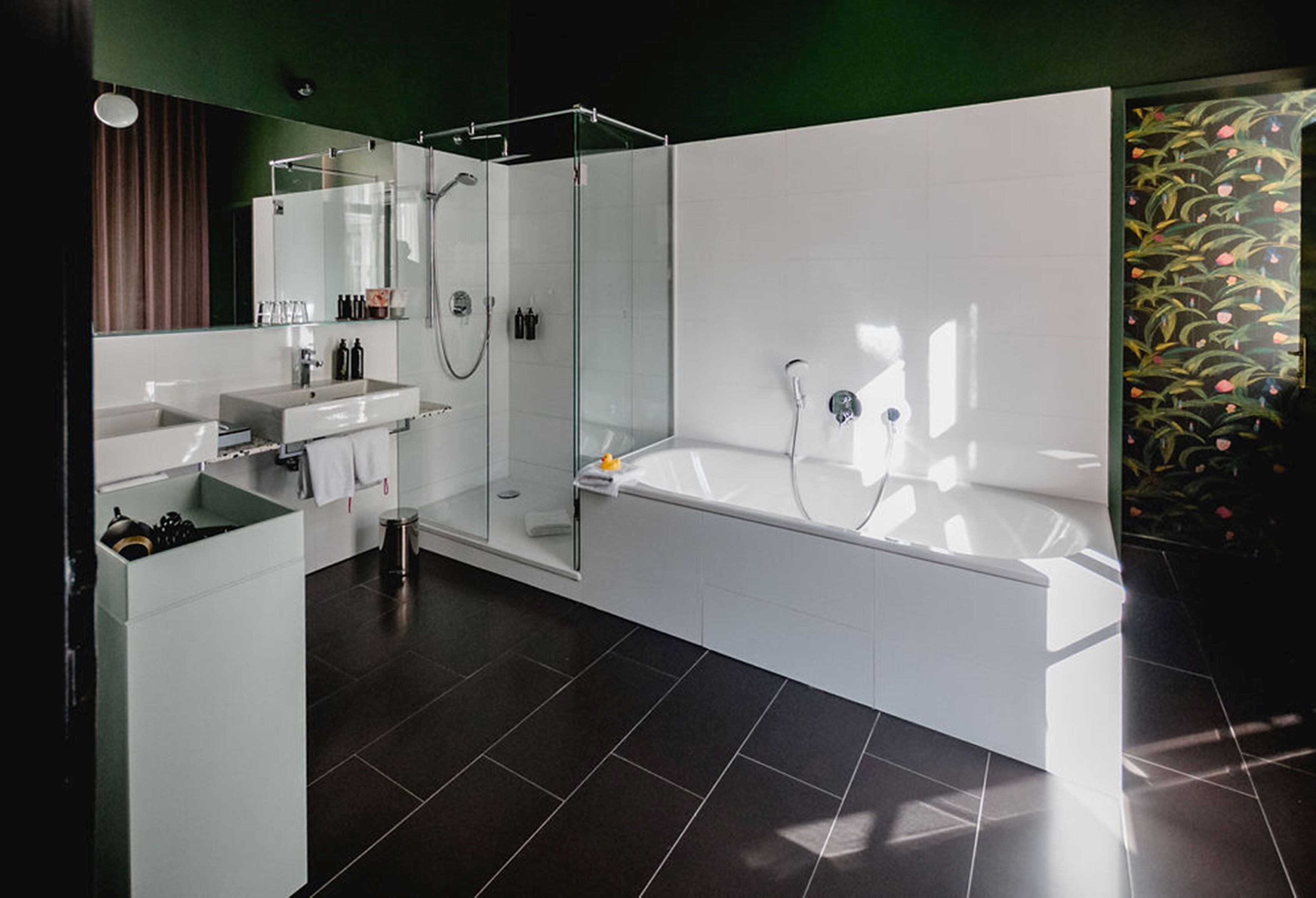 grete wiesenthal suite xxl | bathroom | free toiletries, hair dryer, bathrobes, slippers