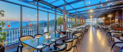 3 restaurantes, café da manhã, culinária paquistanesa