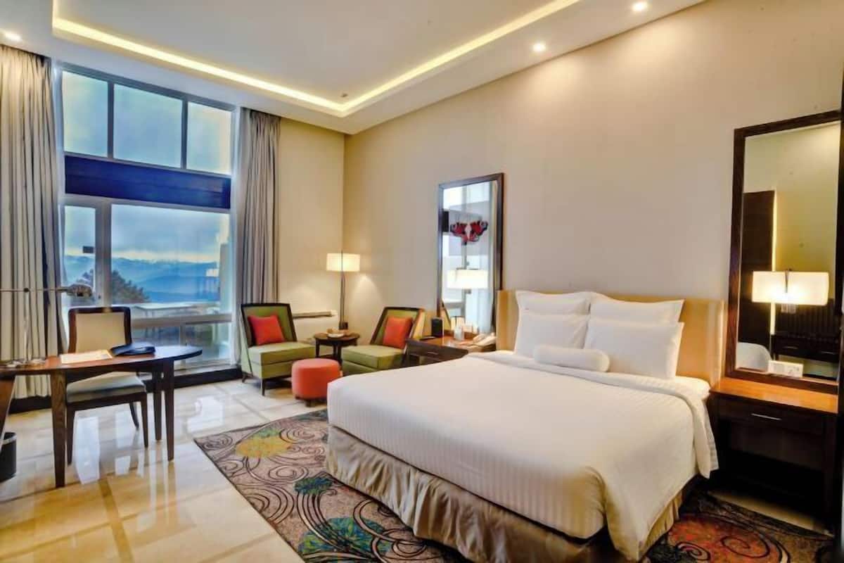 Minibar, Zimmersafe, Schreibtisch, laptopgeeigneter Arbeitsplatz