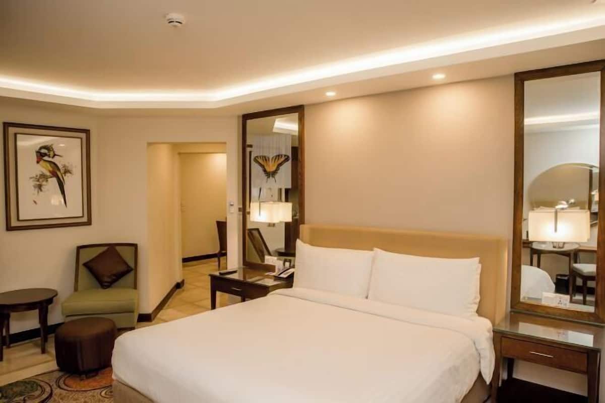 Minibar, Zimmersafe, Schreibtisch, laptopgeeigneter Arbeitsplatz