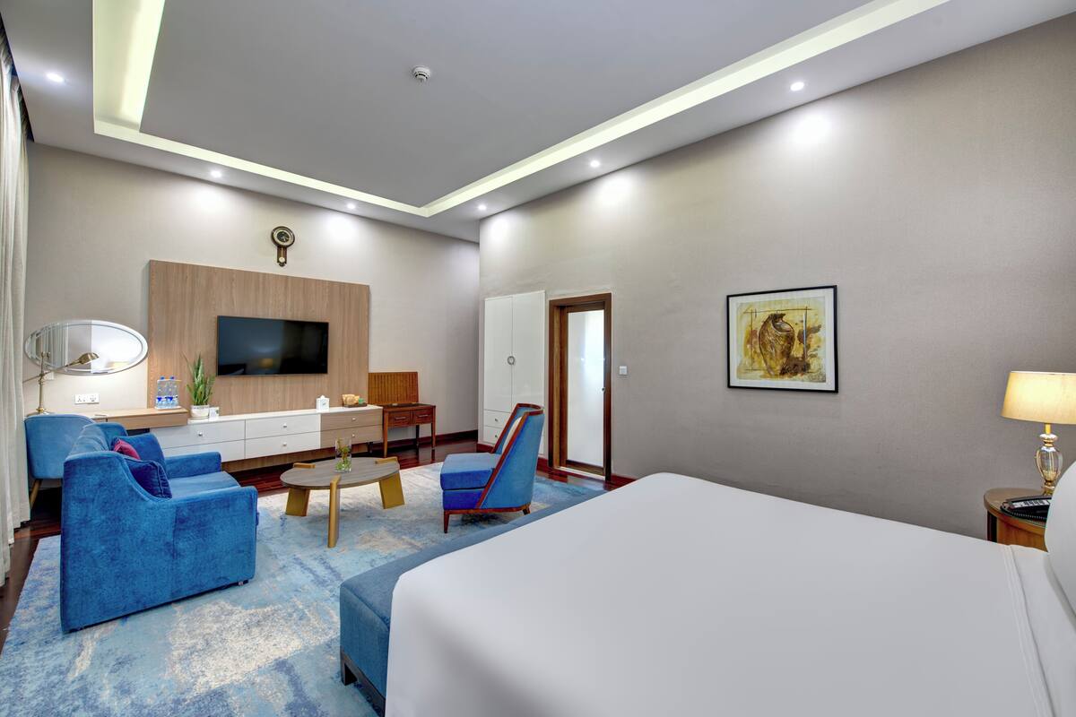 Presidential Suite, 2 Bedrooms, Kitchenette, Mountain View | Minibar, in-room safe, desk, laptop workspace