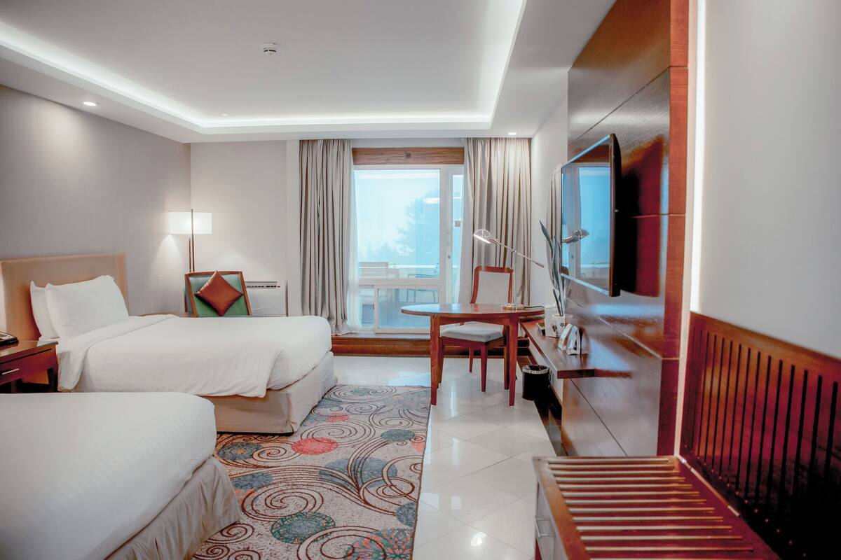 Deluxe Double Room | Minibar, in-room safe, desk, laptop workspace