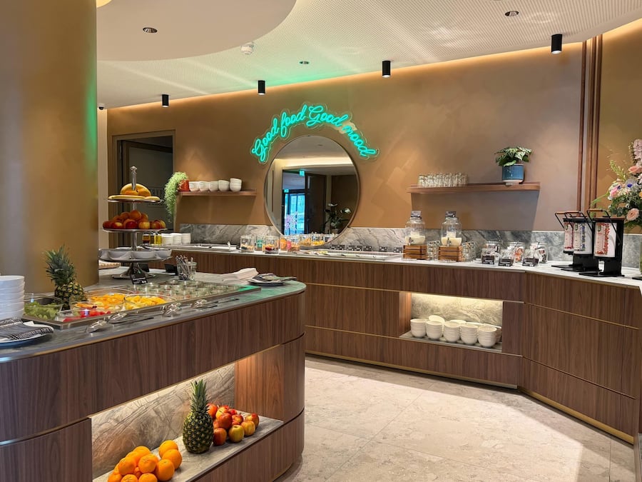 Petit déjeuner buffet servi tous les jours en supplément