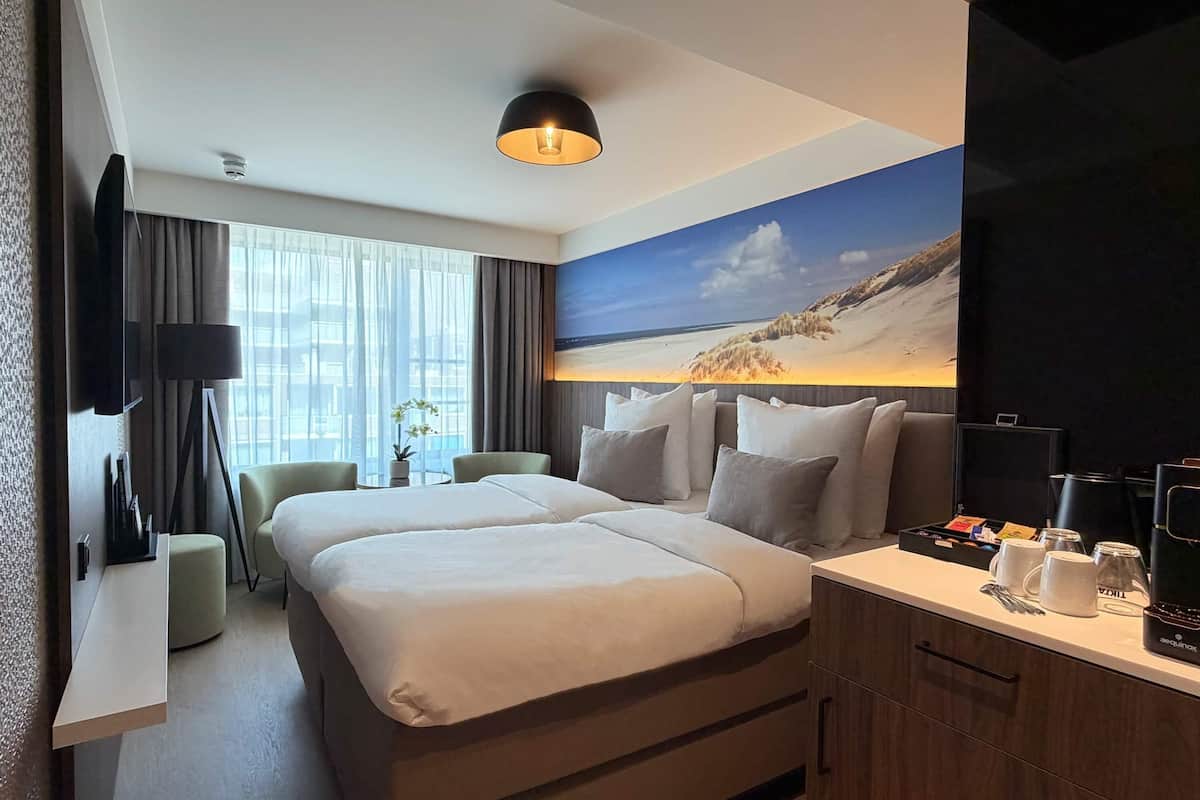Room, 2 Twin Beds (Twin) | In-room safe, desk, laptop workspace, WiFi (free)