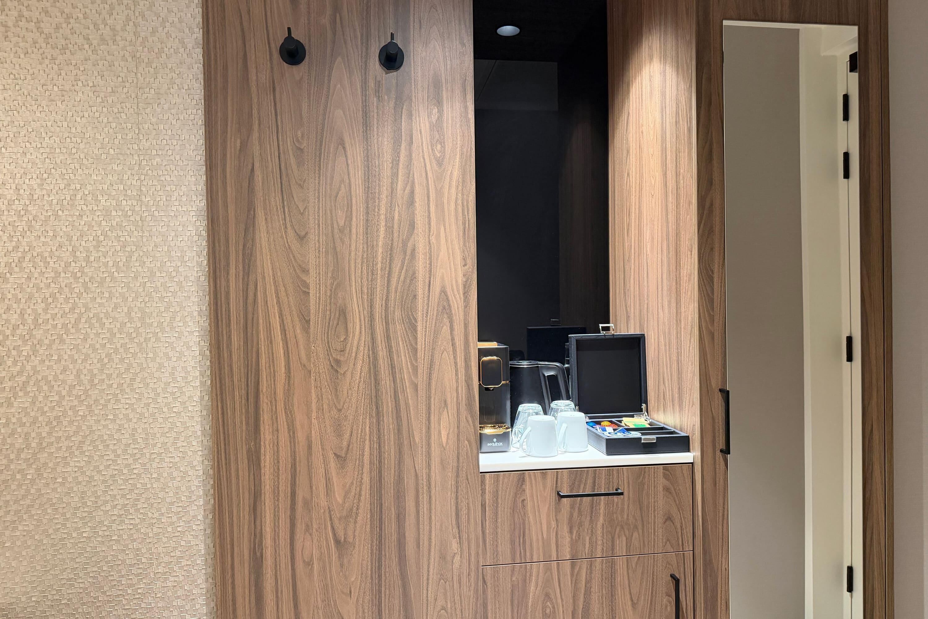 Kamar Double, 1 Tempat Tidur Queen (Smart) | Brankas, meja kerja, ruang kerja ramah laptop, dan Wi-Fi gratis