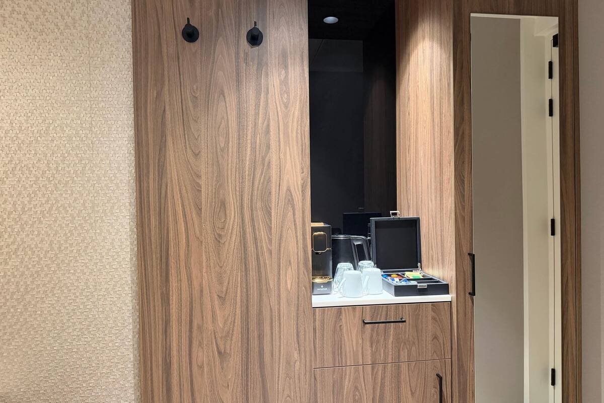 Double Room, 1 Queen Bed (Smart) | In-room safe, desk, laptop workspace, WiFi (free)