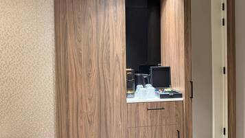 Tweepersoonskamer, 1 queensize bed (Smart) | Een kluis op de kamer, een bureau, een laptopwerkplek, gratis wifi