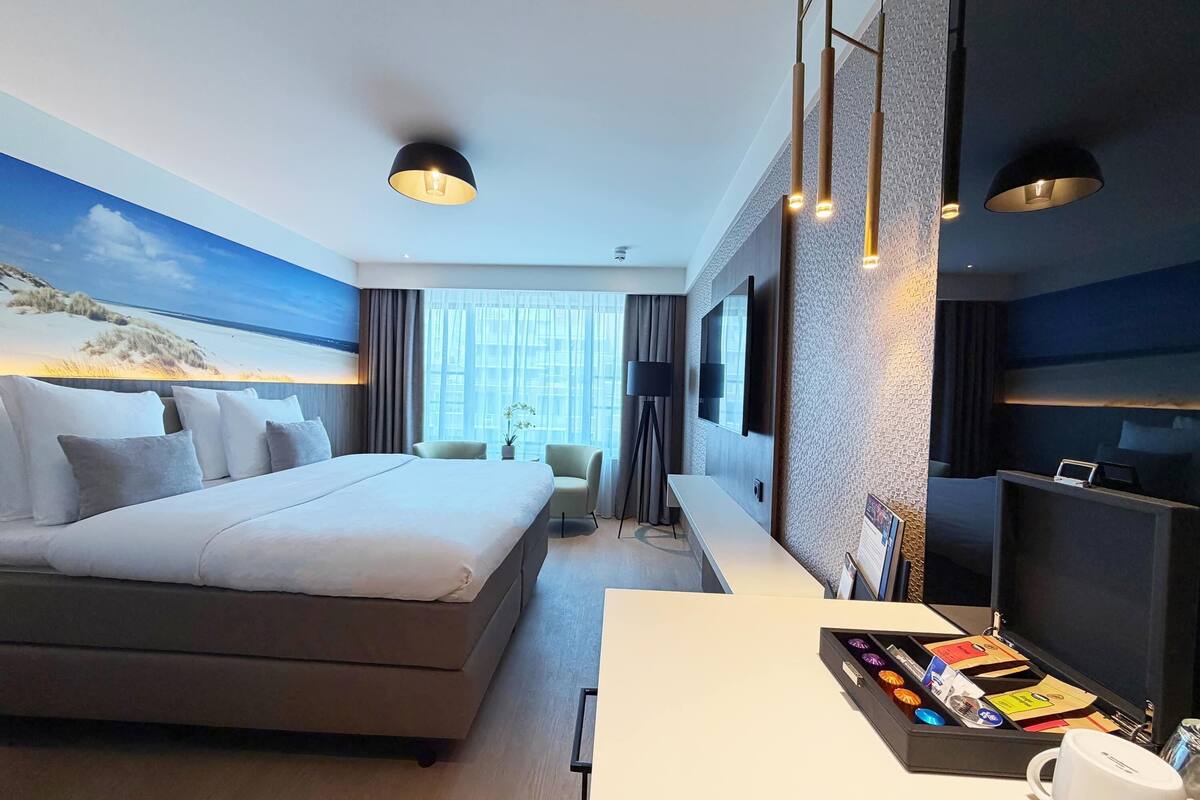 In-room safe, desk, laptop workspace, WiFi (free)
