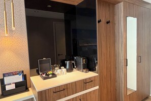 Camera doppia, 1 letto king | Una cassaforte in camera, una scrivania, postazione laptop