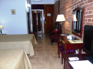 Standard Room | In-room safe