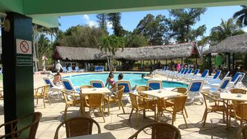 Poolside bar