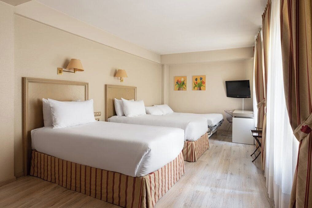 쿼드룸 | 미니바, 객실 내 금고, 책상, 노트북 작업 공간