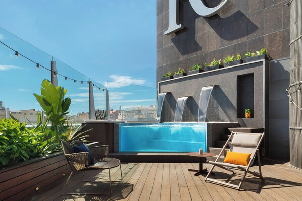 Seasonal outdoor pool, open 8:00 AM to 7:00 PM, sun loungers