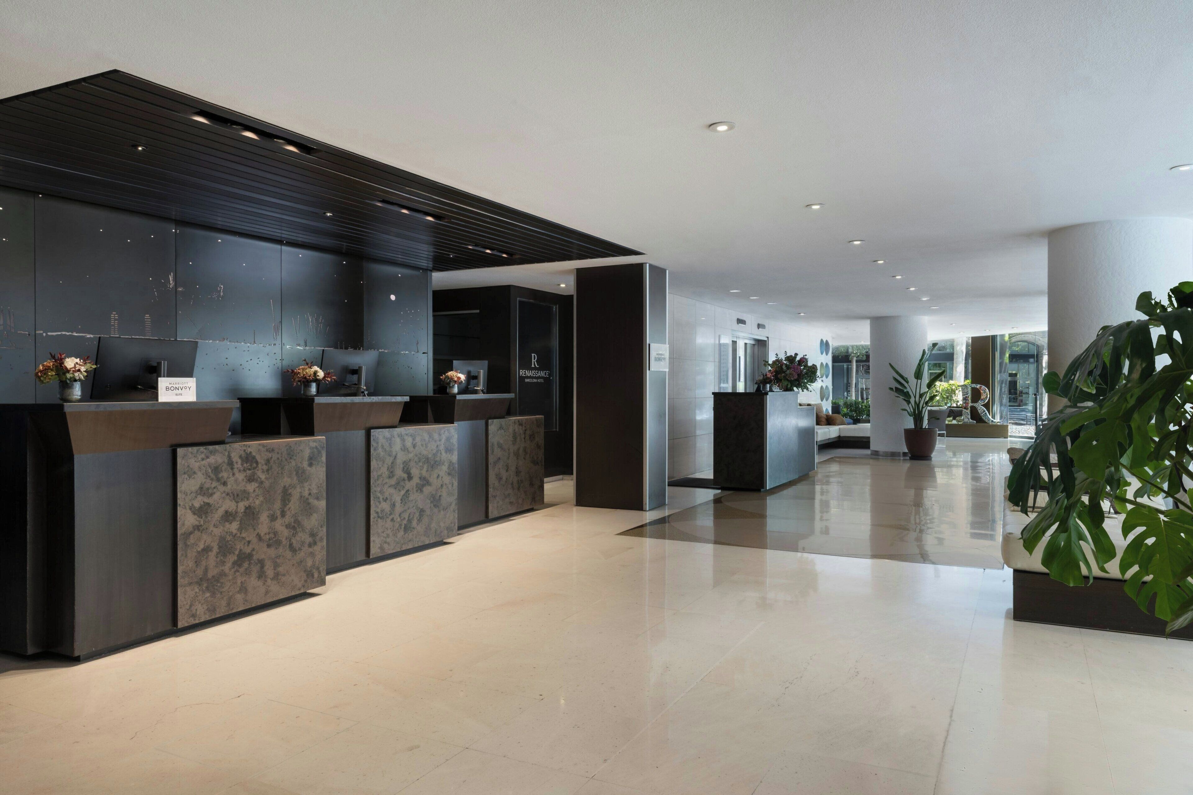 2 bars/lounges, rooftop bar