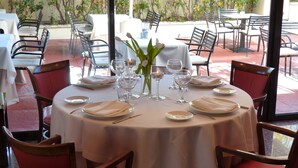 Breakfast, lunch and dinner served  - Hotel La Moraleja (Alcobendas)