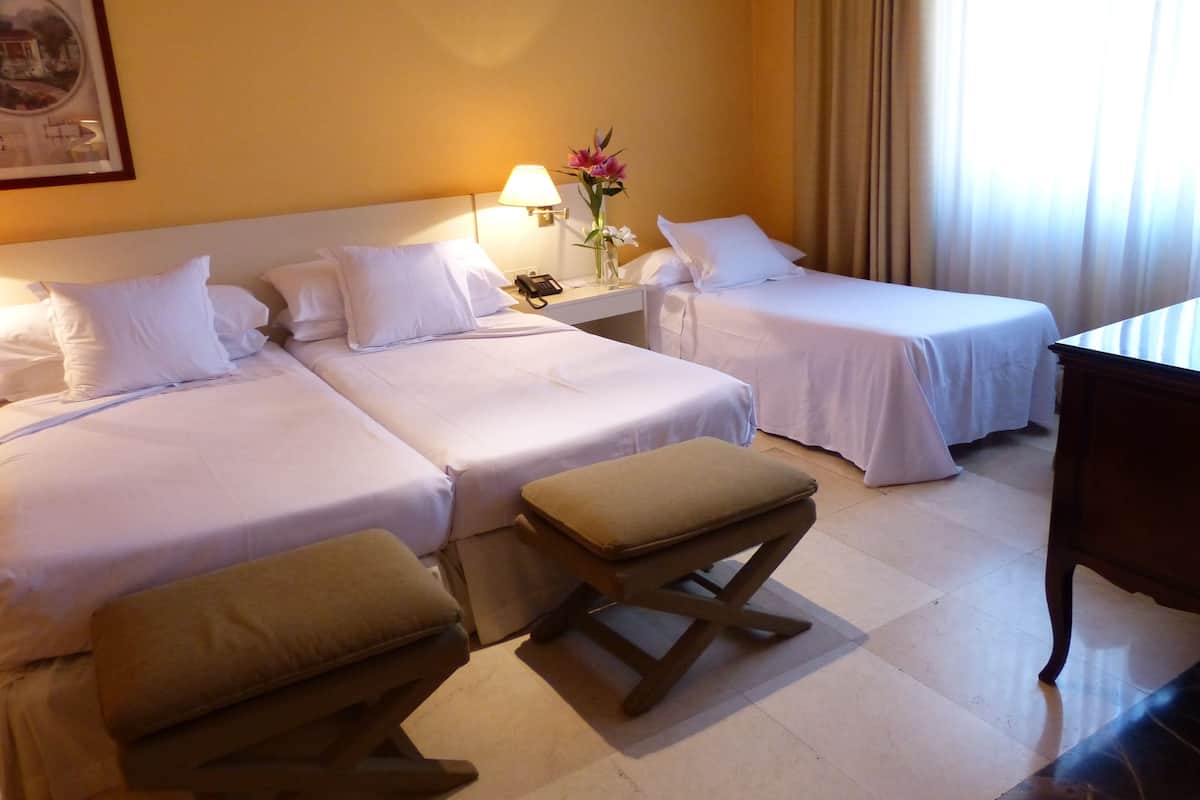 1 Schlafzimmer, hochwertige Bettwaren, Minibar, Zimmersafe