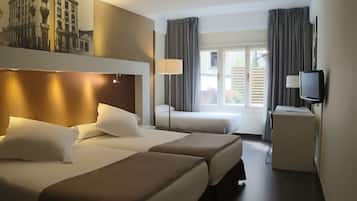 Hypo-allergenic bedding, minibar, in-room safe, desk