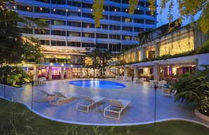 Outdoor pool, free pool cabanas, pool umbrellas