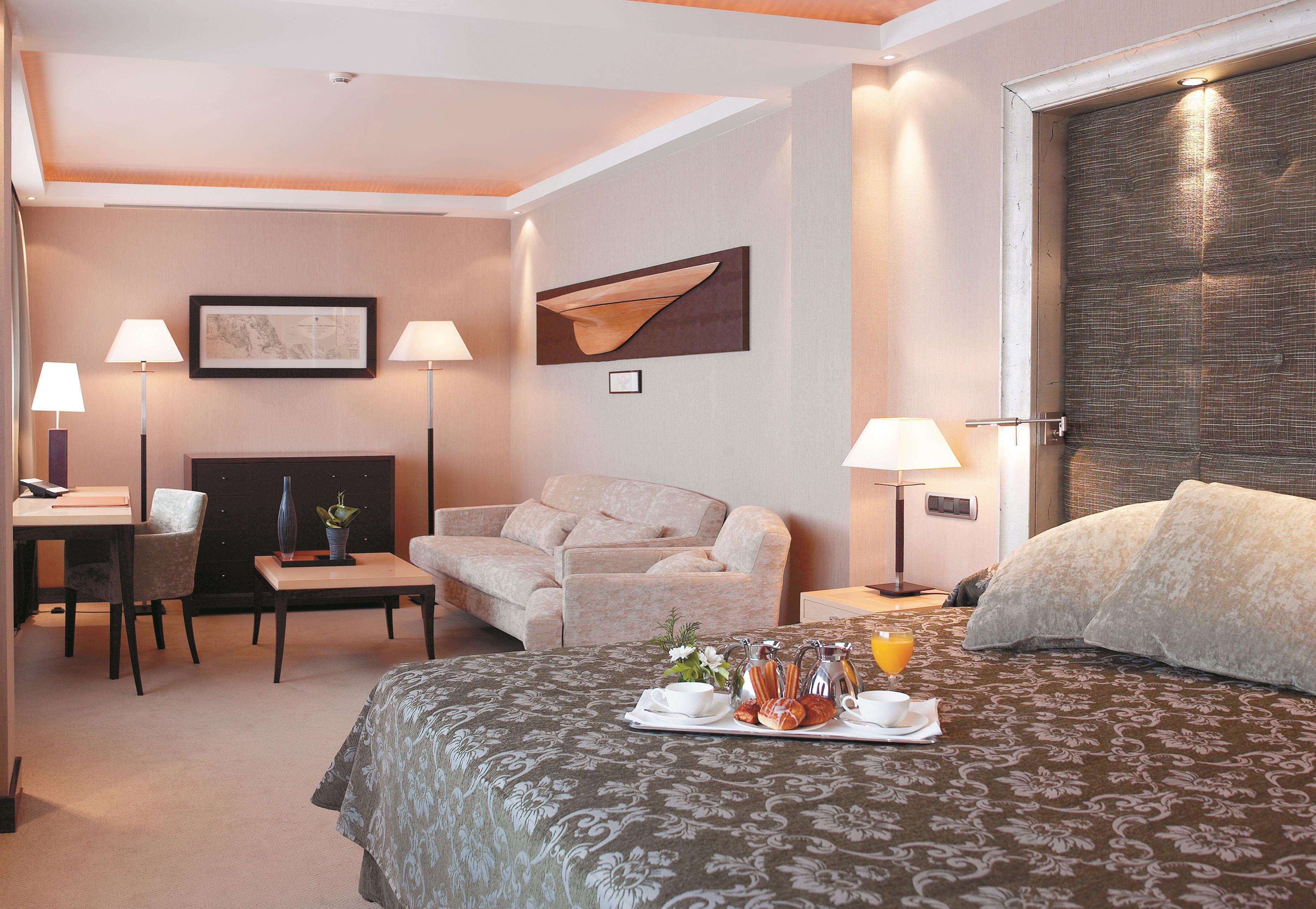 minibar, in-room safe, desk, blackout curtains