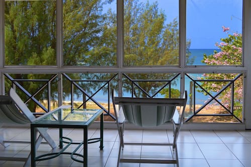 Premier Room, 1 King Bed | Beach/ocean view
