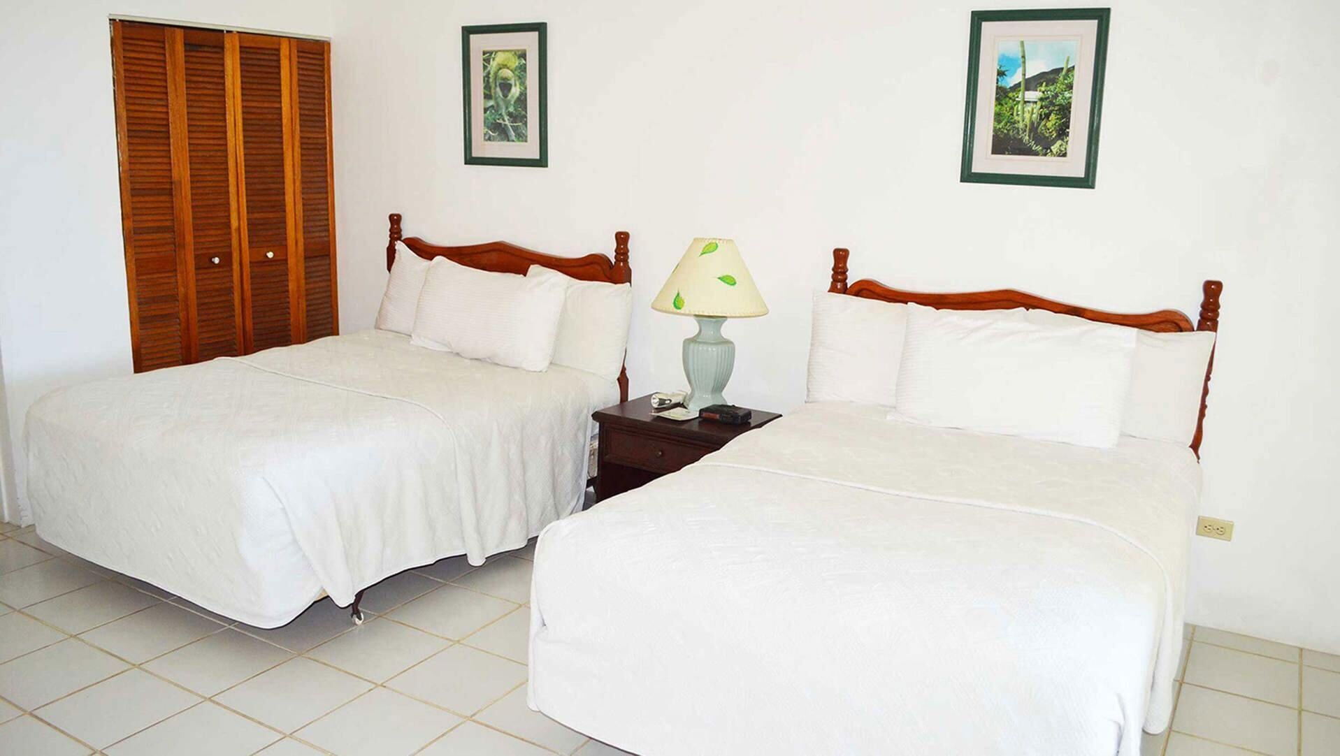 Ropa de cama de alta calidad y camas con pillow-top 