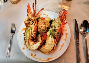 Dining - Oualie Beach Resort (Newcastle)