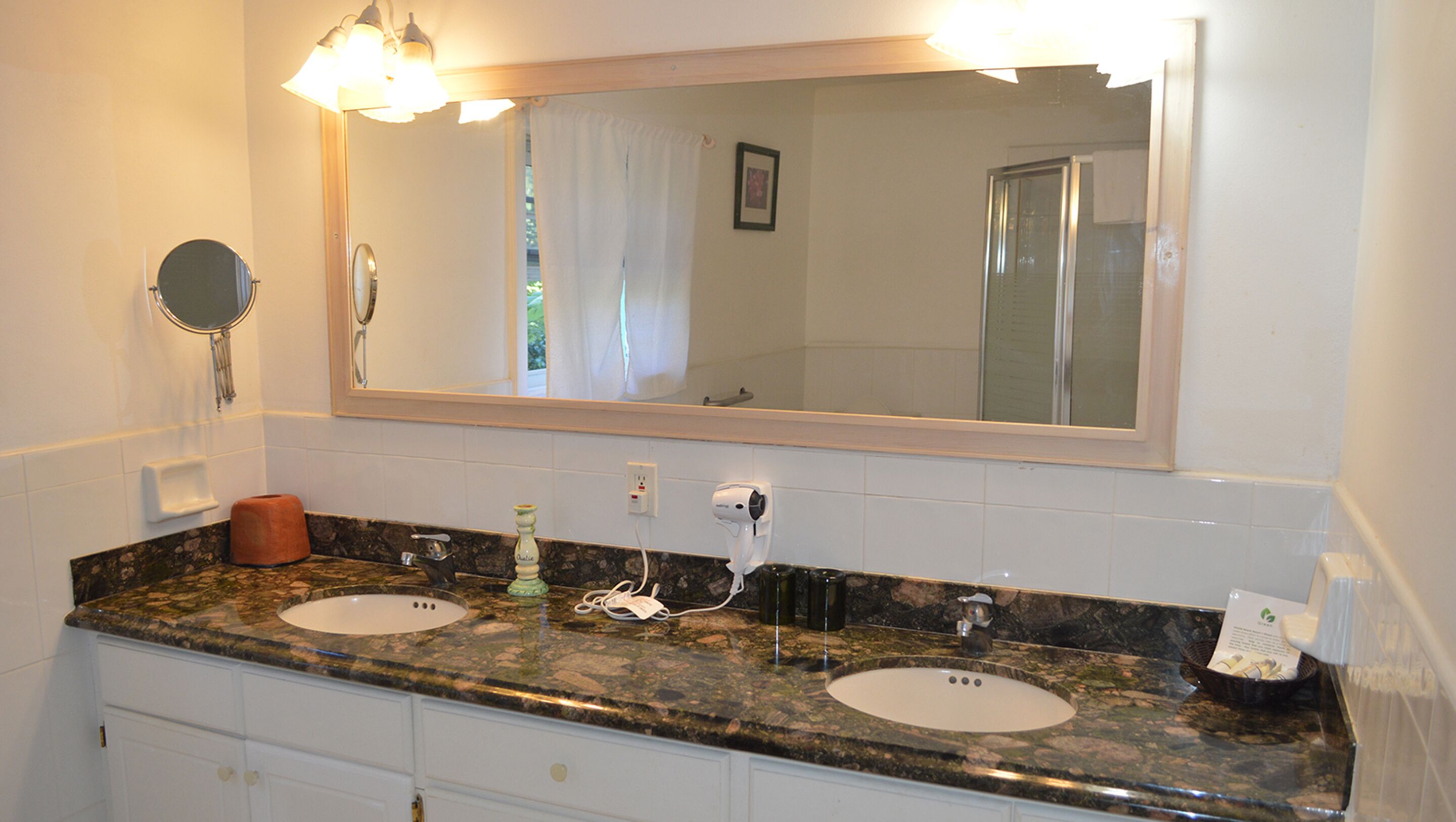 premier room, 1 king bed | bathroom | shower, free toiletries, hair dryer, towels