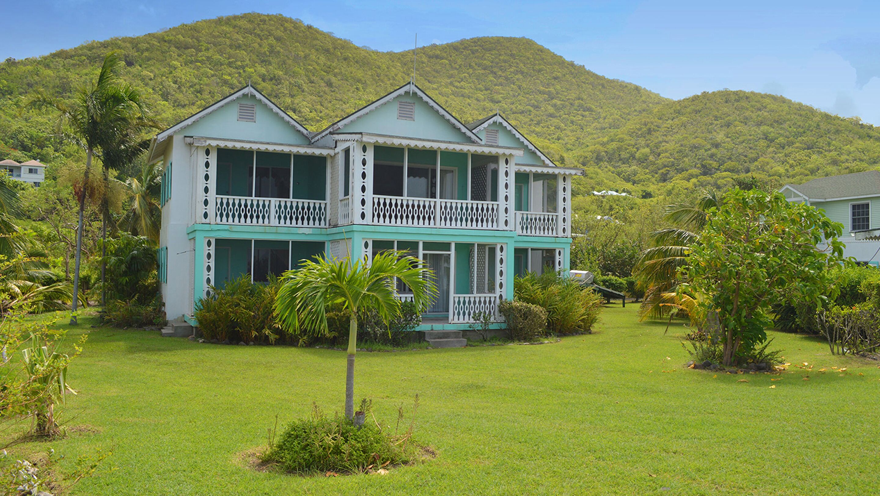 premier room, 1 king bed | premium bedding, pillow-top beds, in-room safe, desk