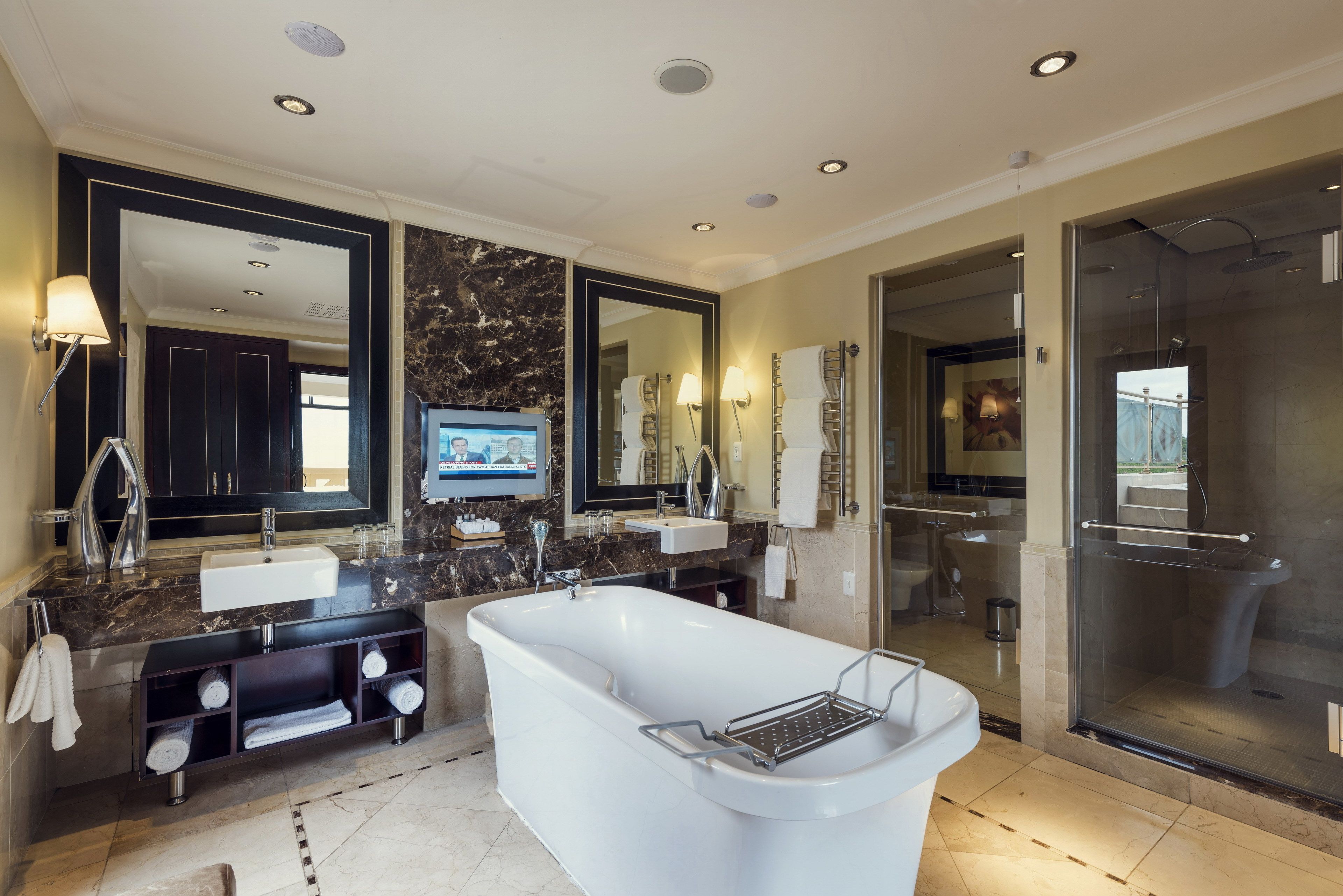 0B | Bathroom | Separate tub and shower, free toiletries, hair dryer, towels
