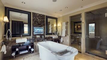 0B | Bathroom | Separate tub and shower, free toiletries, hair dryer, towels