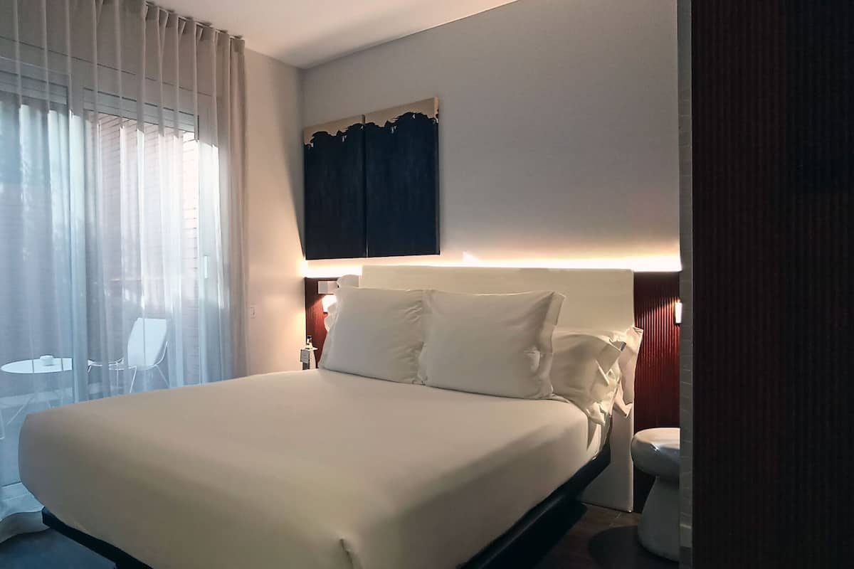 Familierom | Minibar, safe på rommet, wi-fi (inkludert) og sengetøy