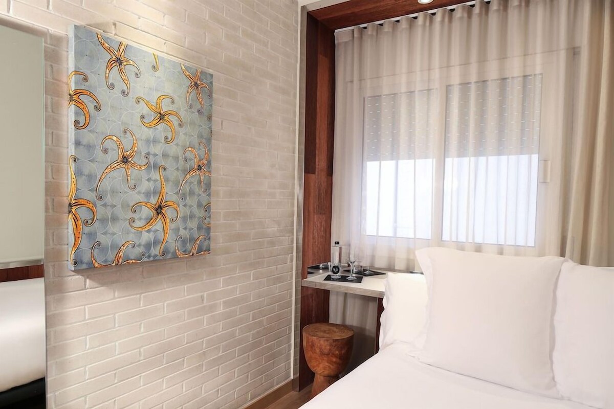 Minibar, in-room safe, free WiFi, bed sheets