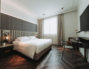 Executive Double Room | Down comforters, minibar, in-room safe, blackout drapes - Royal Garden Hotel (Assago)